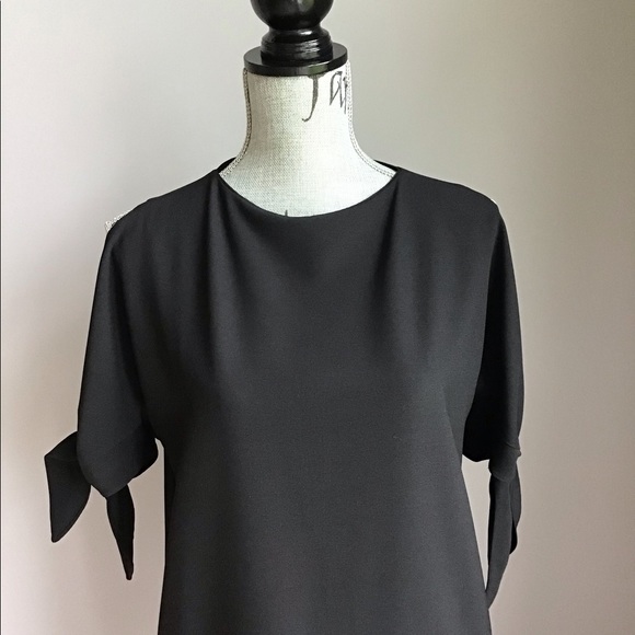 RW&CO Peekaboo Shoulder Shift Dress - Picture 2 of 8